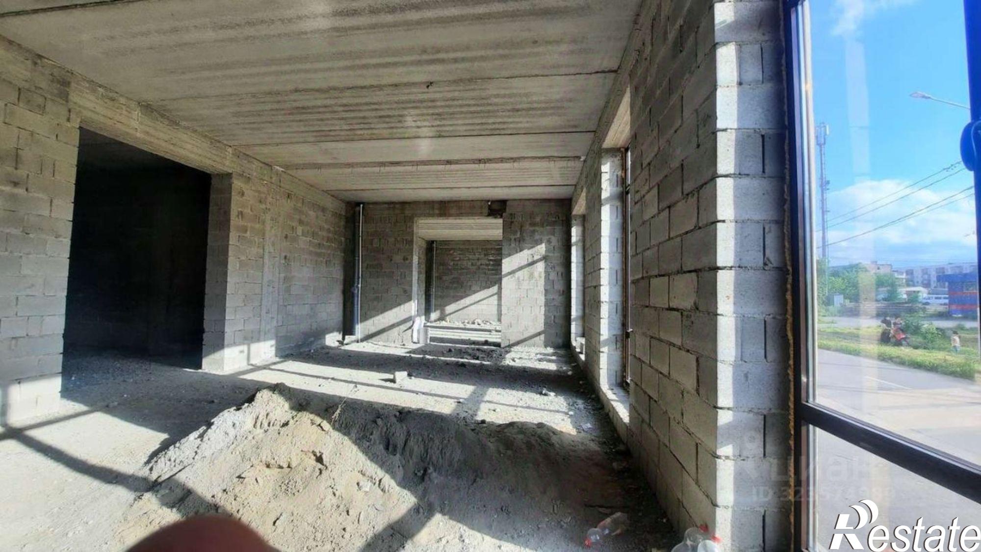 Купить торговое помещение за 17 500 100 рублей на улица Мовсисяна, 23