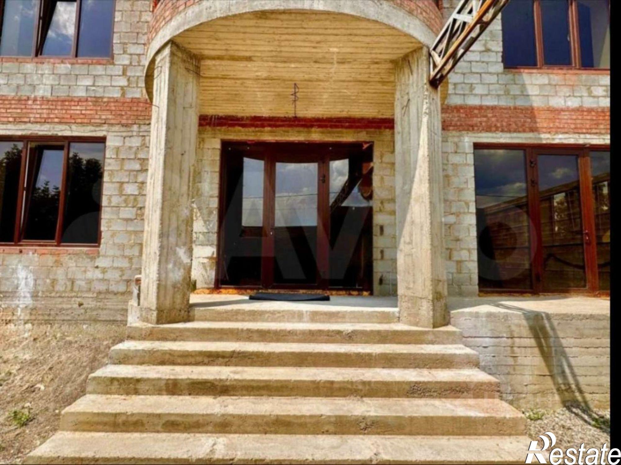 Купить торговое помещение за 45 000 000 рублей на ул Профсоюзная, 12