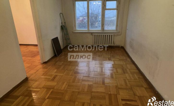 2-комн квартира улица Комарова, 1,  д. 1