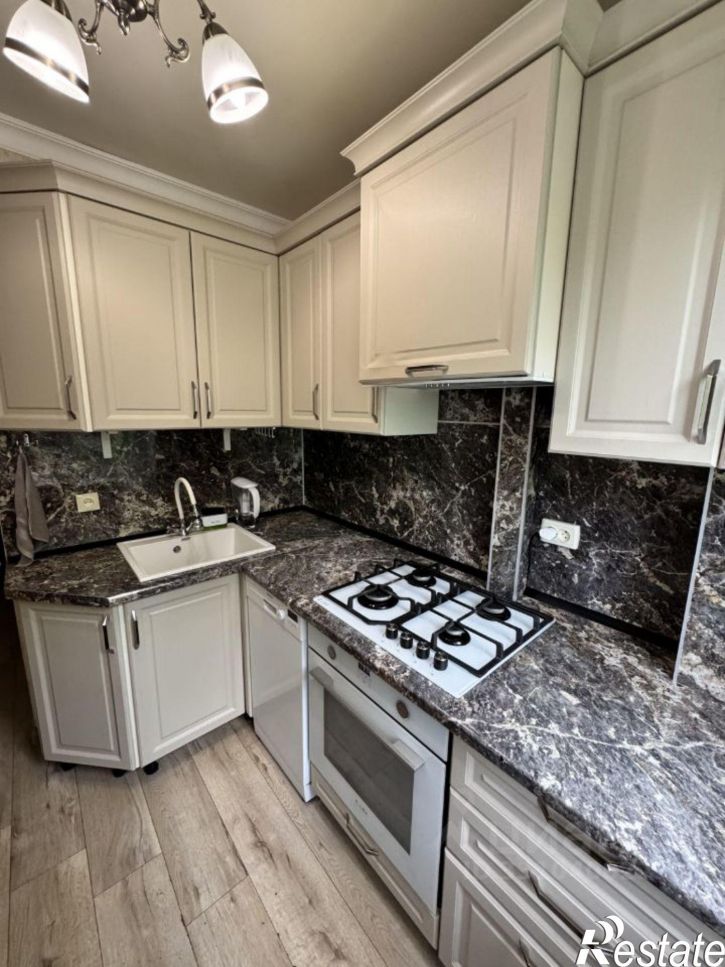 4-комн квартира улица Ватутина, 31,  д. 31