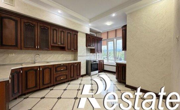 3-комн квартира улица Кирова - улица Тлостанова, 28,  д. 28