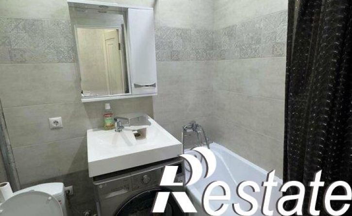 4-комн квартира улица Калмыкова, 247,  д. 247