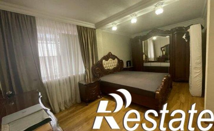 3-комн квартира улица Хмельницкого, 33,  д. 33