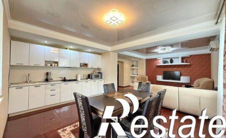 3-комн квартира улица Хмельницкого, 39,  д. 39