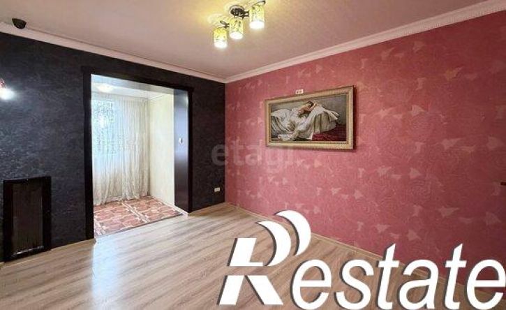 3-комн квартира улица Хмельницкого - улица Гагарина, 8,  д. 8